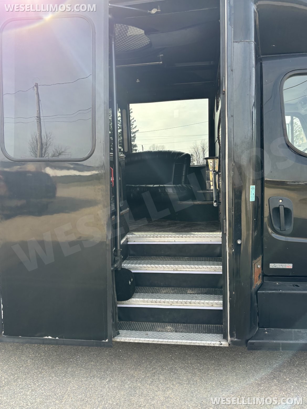 Photo of Limo Bus for sale: 2008 Freightliner Party Bus 28"