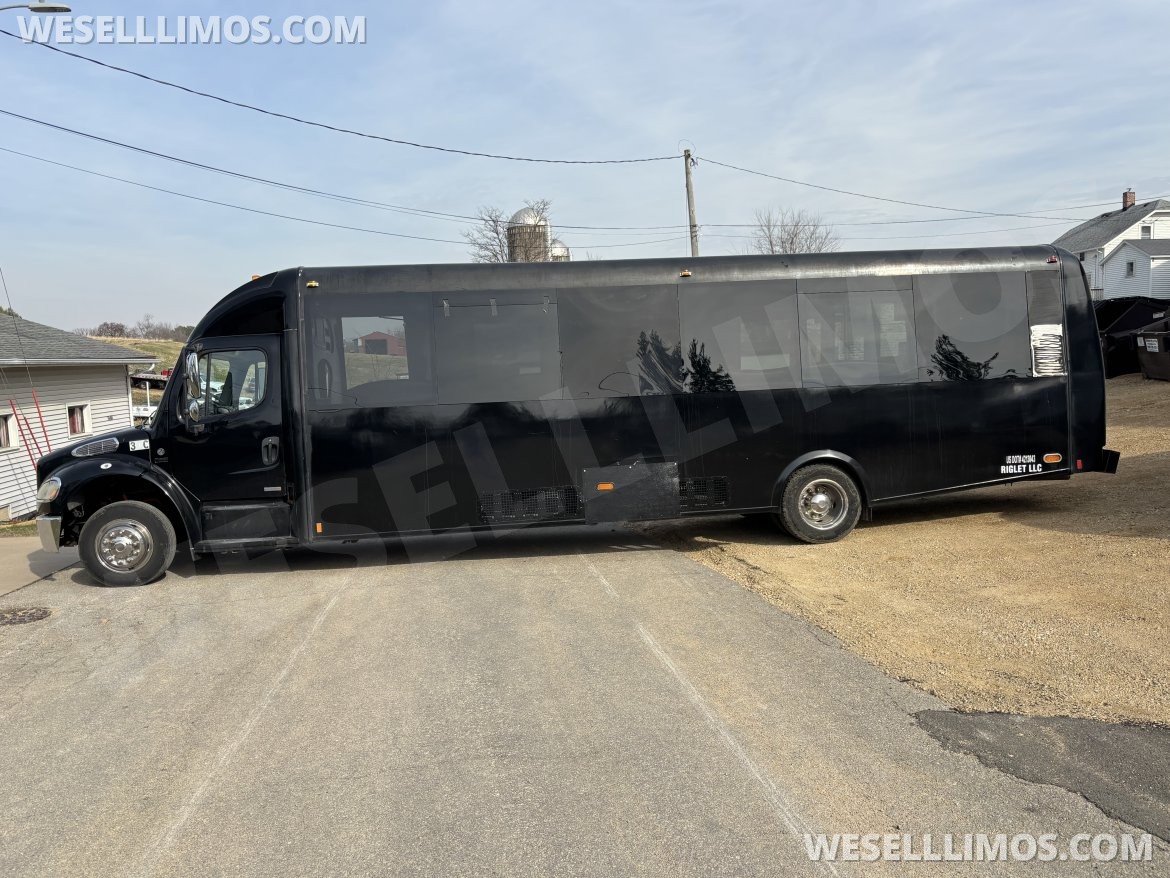 Photo of Limo Bus for sale: 2008 Freightliner Party Bus 28"