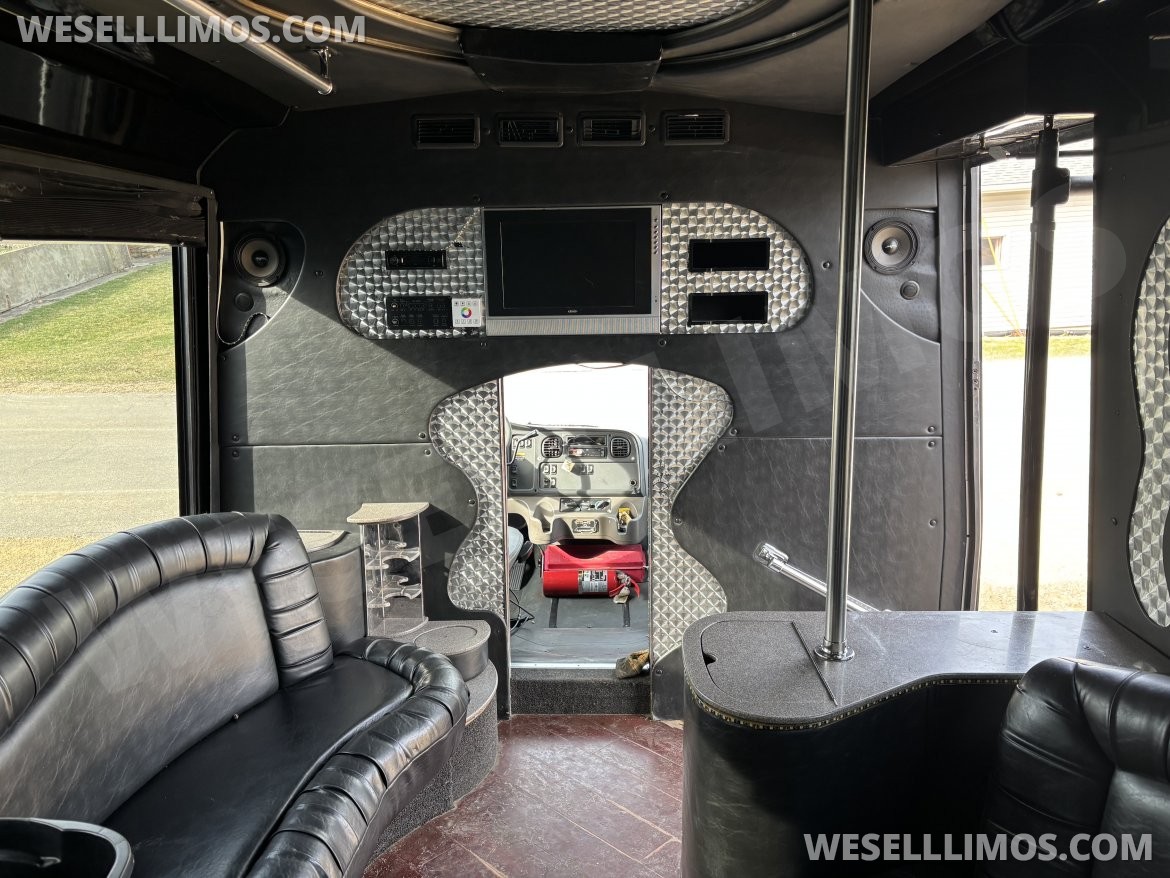 Photo of Limo Bus for sale: 2008 Freightliner Party Bus 28"