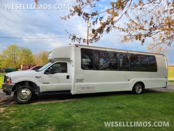 2003 Ford F 550 Limo Bus for Sale in Pulaski, PA - Photo 2