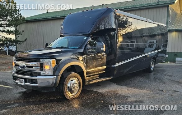 2017 Ford F550 Executive Shuttle for Sale in Ft. Collins, CO - Photo 3