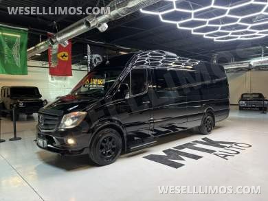 2014 Level Up Customs Mercedes-Benz Sprinter 3500 Daycruiser