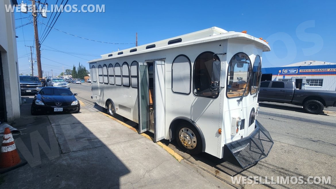 Photo of Trolley for sale: 2014 Ford F53 by Hometown