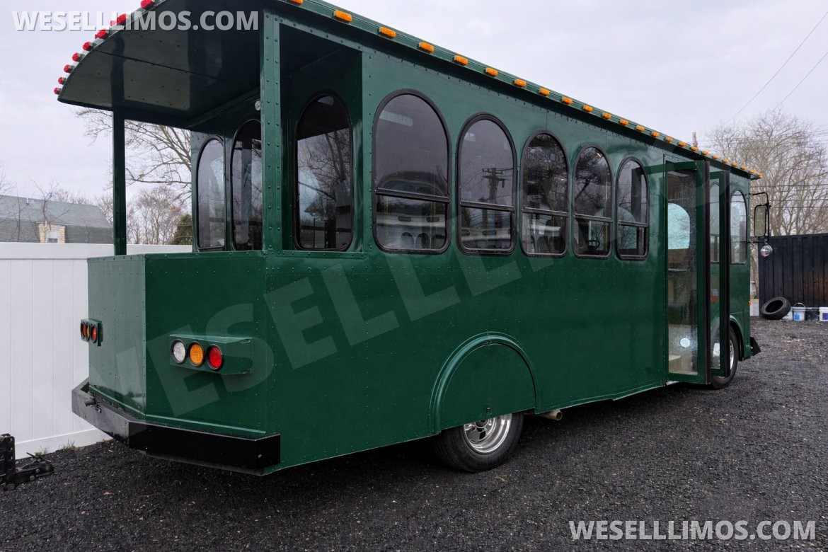 Photo of Trolley for sale: 2003 Ford F53 by Hometown