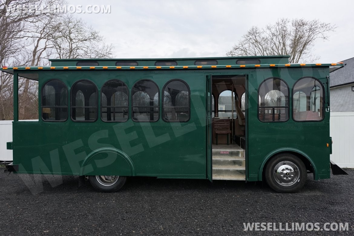 Photo of Trolley for sale: 2003 Ford F53 by Hometown