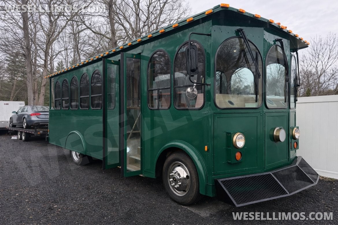 Photo of Trolley for sale: 2003 Ford F53 by Hometown
