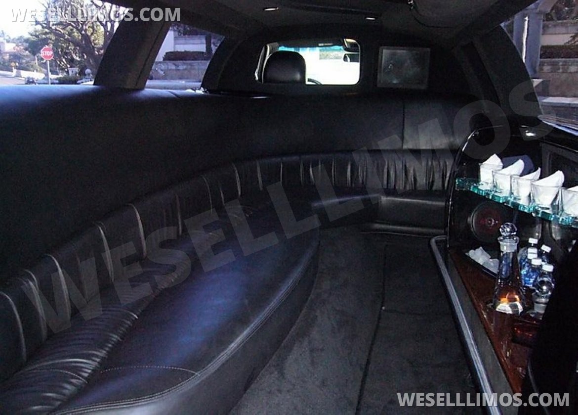 Photo of Limousine for sale: 2007 Lincoln Town car 120" by Tiffany