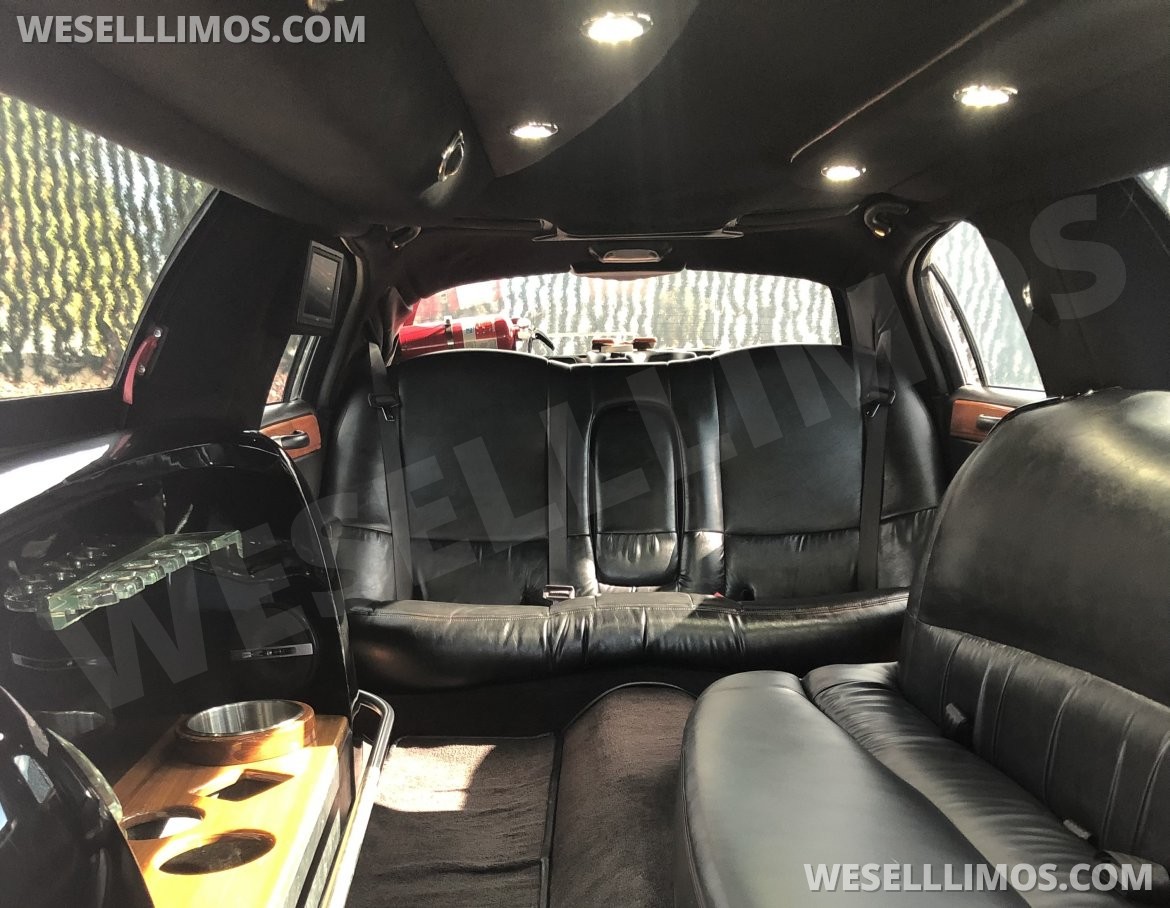 Photo of Limousine for sale: 2007 Lincoln Town car 120" by Tiffany