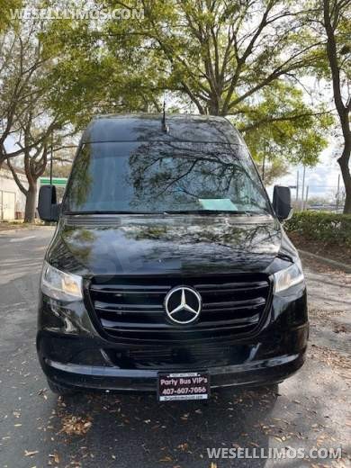 2019 Pinnacle Limousine Manufacturing Freightliner 4500 Sprinter - Sprinter for Sale in Orlando, FL - Photo 9