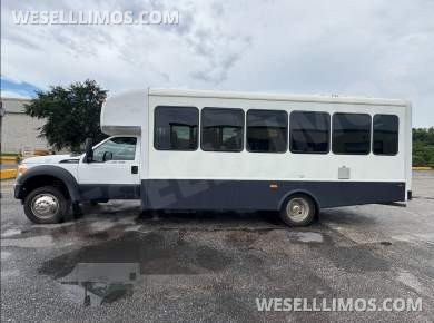 2015 Ford F550 Shuttle Bus for Sale in Webster, FL