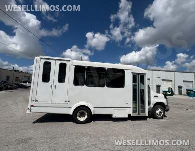 2019 Goshen Ford E450 Shuttle Bus - Shuttle Bus for Sale in Bushnell, FL - Photo 2