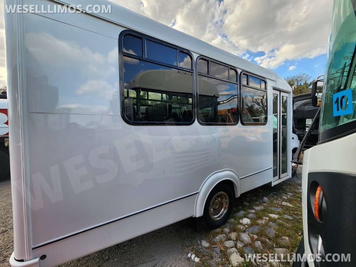 Photo of Shuttle Bus for sale: 2017 Ford E450 278" by Forrest River