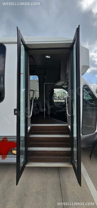 2016 Turtle Top Ford E-450 Executive Shuttle - Executive Shuttle for Sale in Houston, TX - Photo 5