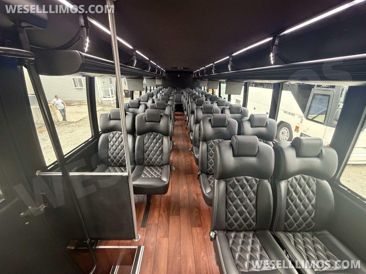 2014 M2 Freightliner GM40 By Grech Executive Shuttle - Photo 2