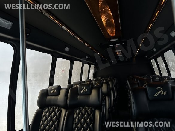2013 Chevrolet 4500 Turtle Top Executive Shuttle for Sale in Fairbanks, AK - Photo 2