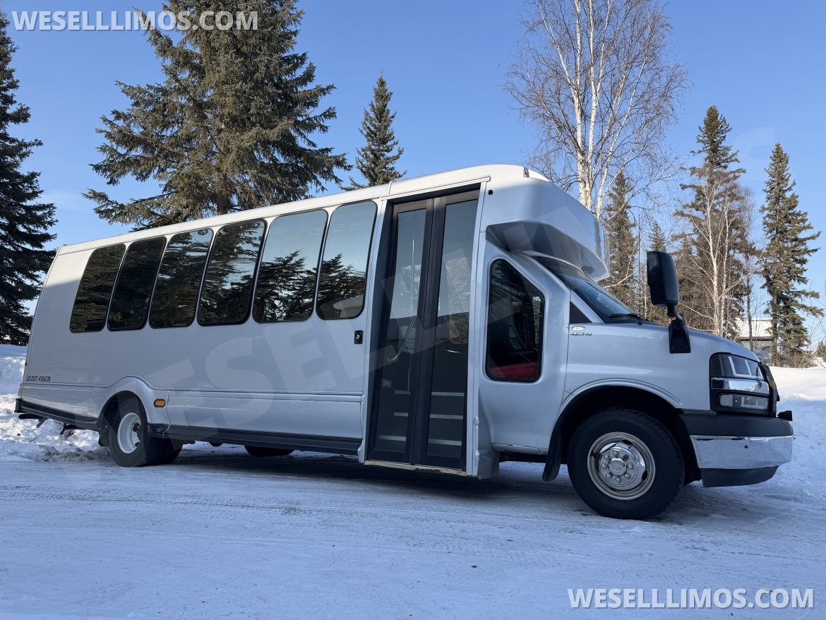 Photo of Executive Shuttle for sale: 2013 Chevrolet 4500 Turtle Top by Davey Coach