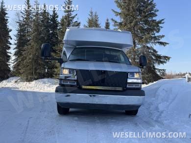 2013 Davey Coach Chevrolet 4500 4x4 Turtle Top Executive Shuttle - Executive Shuttle for Sale in Fairbanks, AK - Photo 5
