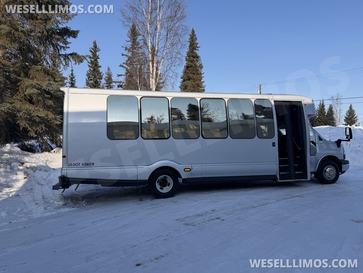 Photo of Executive Shuttle for sale: 2013 Chevrolet 4500 Turtle Top by Davey Coach