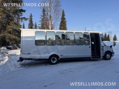 2013 Davey Coach Chevrolet 4500 4x4 Turtle Top Executive Shuttle - Executive Shuttle for Sale in Fairbanks, AK - Photo 6