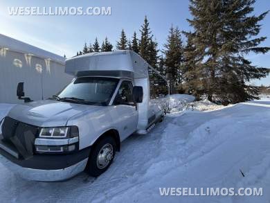 2013 Davey Coach Chevrolet 4500 4x4 Turtle Top Executive Shuttle - Executive Shuttle for Sale in Fairbanks, AK - Photo 4