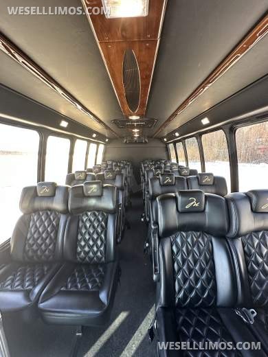 2013 Davey Coach Chevrolet 4500 4x4 Turtle Top Executive Shuttle - Executive Shuttle for Sale in Fairbanks, AK - Photo 8