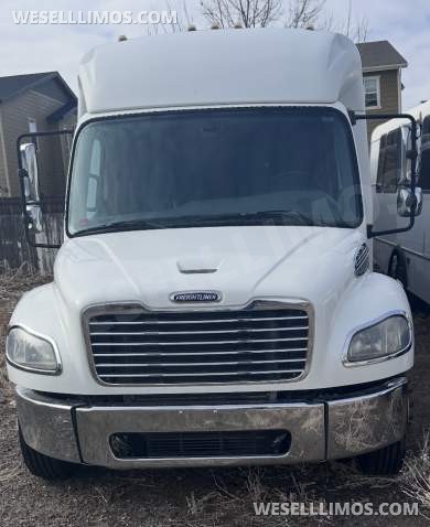2013 Executive Freightliner M2 Shuttle Bus - Shuttle Bus for Sale in Pasadena, CA - Photo 3