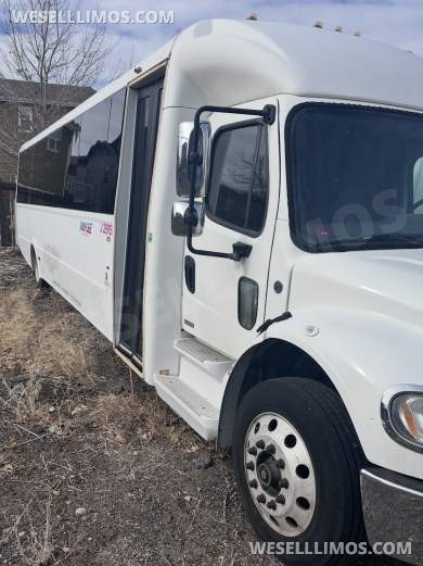 2013 Executive Freightliner M2 Shuttle Bus - Shuttle Bus for Sale in Pasadena, CA - Photo 4