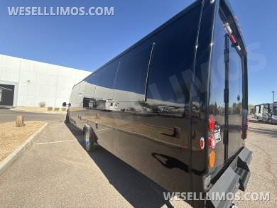2022 LGE ford f-600 Limo Bus 6.7l power stroke v8 turbo diesel premium reclining captain chairs - Limo Bus for Sale in SCOTTSDALE, AZ - Photo 4
