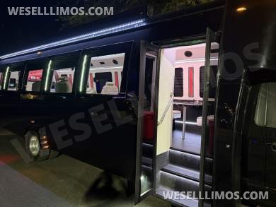 2022 LGE ford f-600 Limo Bus 6.7l power stroke v8 turbo diesel premium reclining captain chairs - Limo Bus for Sale in SCOTTSDALE, AZ - Photo 6