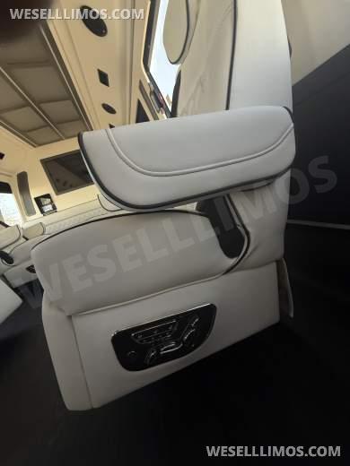 2022 LGE ford f-600 Limo Bus 6.7l power stroke v8 turbo diesel premium reclining captain chairs - Limo Bus for Sale in SCOTTSDALE, AZ - Photo 10