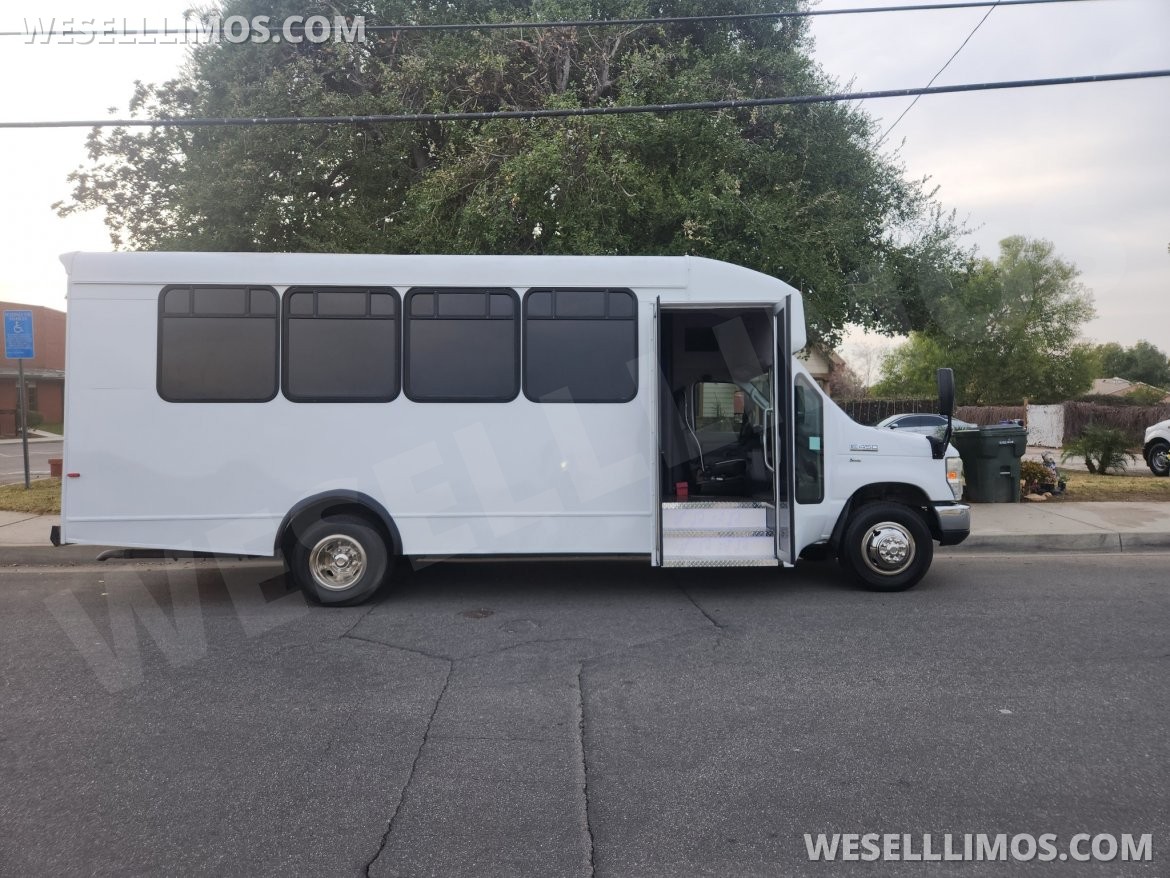 Limo Bus for sale: 2014 Ford e450 by coach