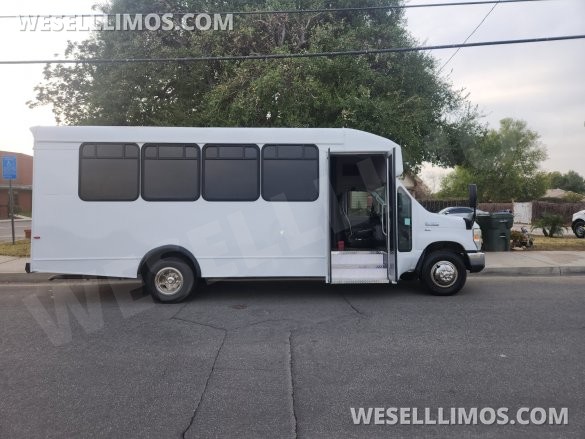 2014 Ford e450 Limo Bus for Sale in pepper Pike, OH - Main Photo