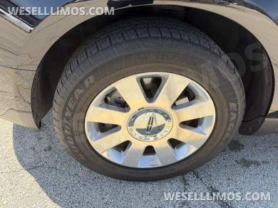 2019 Executive Coach Builders Lincoln MKT 120" 4 Door AWD Limousine - Limousine for Sale in Chicago, IL - Photo 3