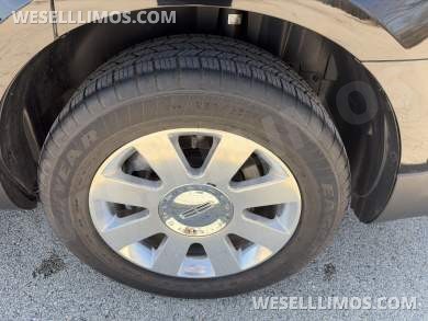 2019 Executive Coach Builders Lincoln MKT 120" 4 Door AWD Limousine - Limousine for Sale in Chicago, IL - Photo 4