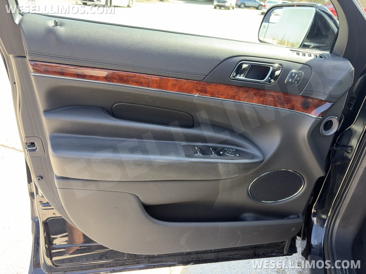 Photo of Limousine for sale: 2019 Lincoln MKT 120" 4 Door AWD Limousine 120" by Executive Coach Builders