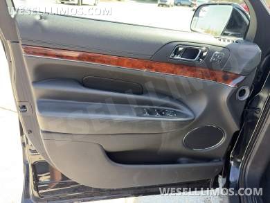 2019 Executive Coach Builders Lincoln MKT 120" 4 Door AWD Limousine - Limousine for Sale in Chicago, IL - Photo 7