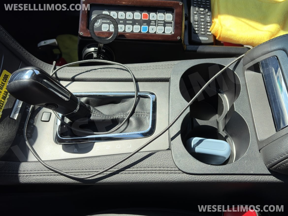 Photo of Limousine for sale: 2019 Lincoln MKT 120" 4 Door AWD Limousine 120" by Executive Coach Builders