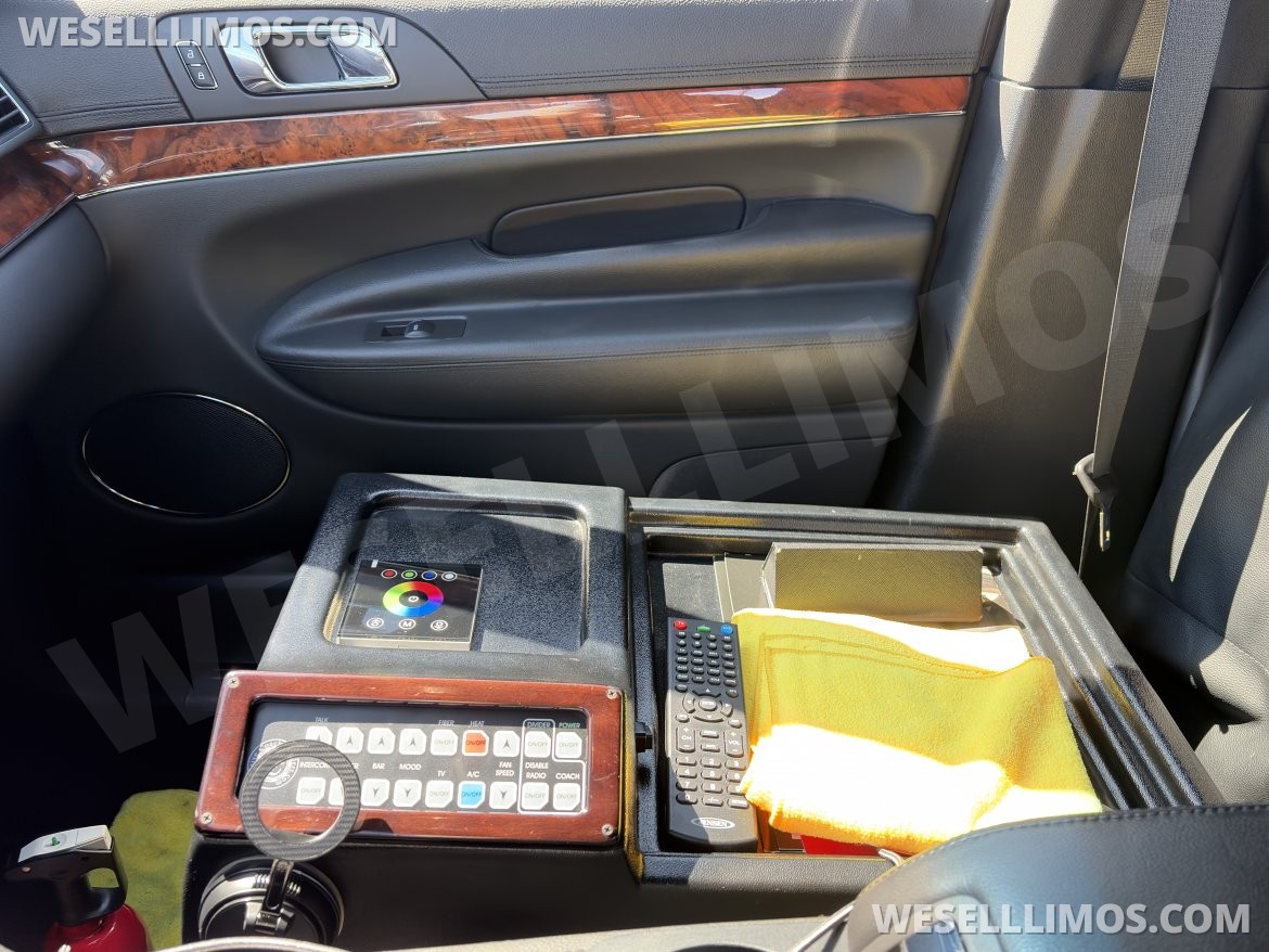 Photo of Limousine for sale: 2019 Lincoln MKT 120" 4 Door AWD Limousine 120" by Executive Coach Builders