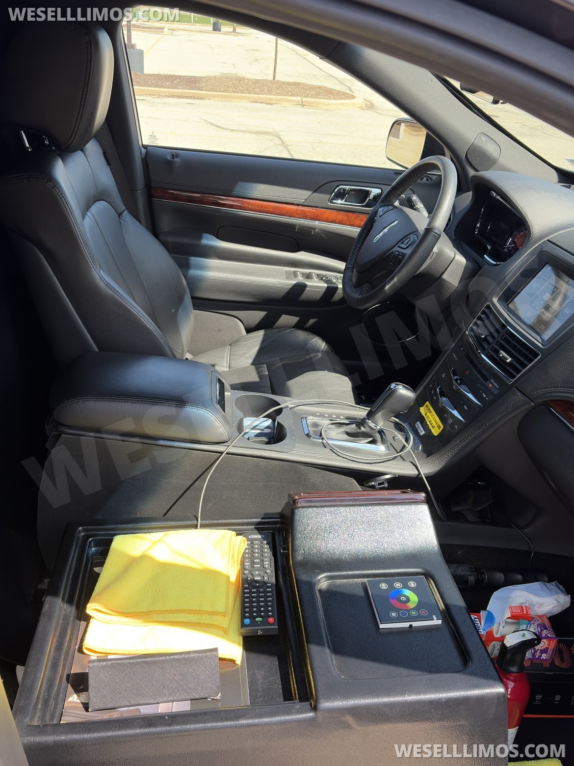 Photo of Limousine for sale: 2019 Lincoln MKT 120" 4 Door AWD Limousine 120" by Executive Coach Builders