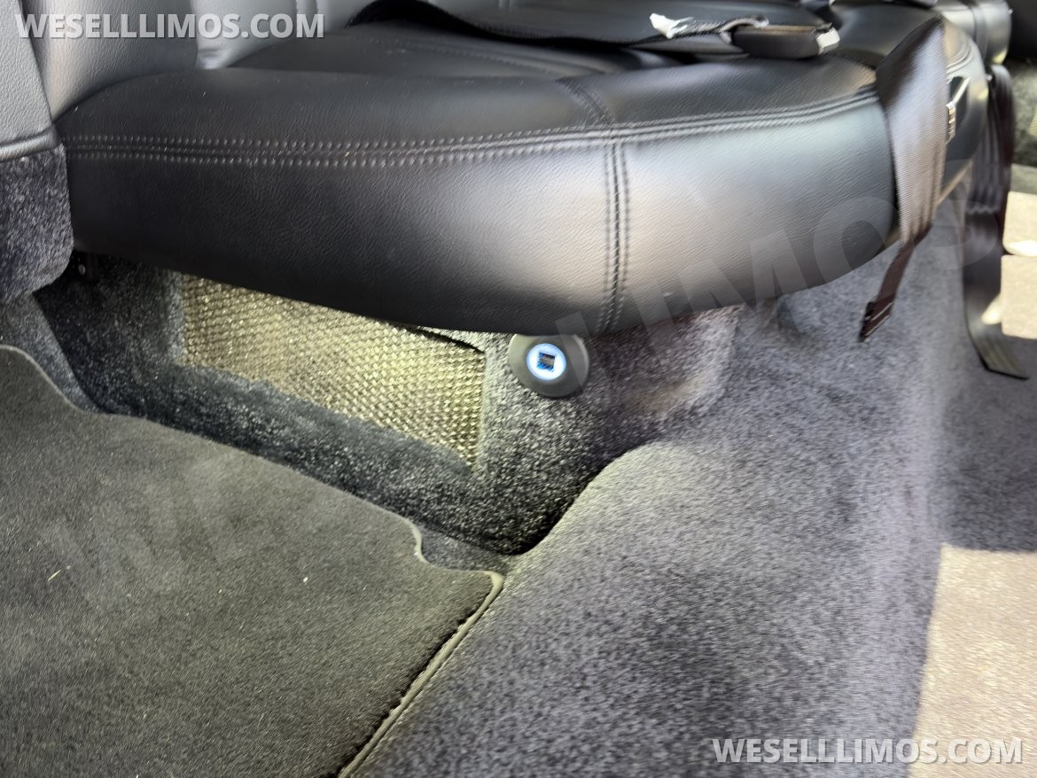 Photo of Limousine for sale: 2019 Lincoln MKT 120" 4 Door AWD Limousine 120" by Executive Coach Builders