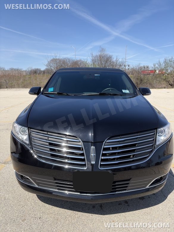 2019 Lincoln MKT 120" 4 Door AWD Limousine Limousine for Sale in Chicago, IL - Main Photo