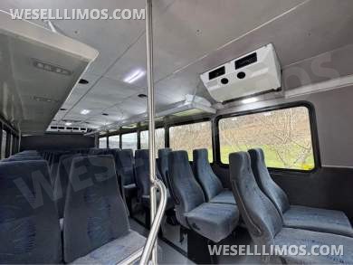2016 Glaval Ford F650 Shuttle Bus - Shuttle Bus for Sale in Steubenville, OH - Photo 4