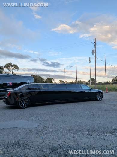 2018 Moonlight Chrysler 300 Limousine - Limousine for Sale in San Bruno, CA - Photo 5