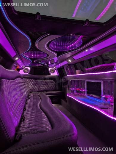 2018 Moonlight Chrysler 300 Limousine - Limousine for Sale in San Bruno, CA - Photo 4