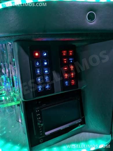 2018 Moonlight Chrysler 300 Limousine - Limousine for Sale in San Bruno, CA - Photo 3