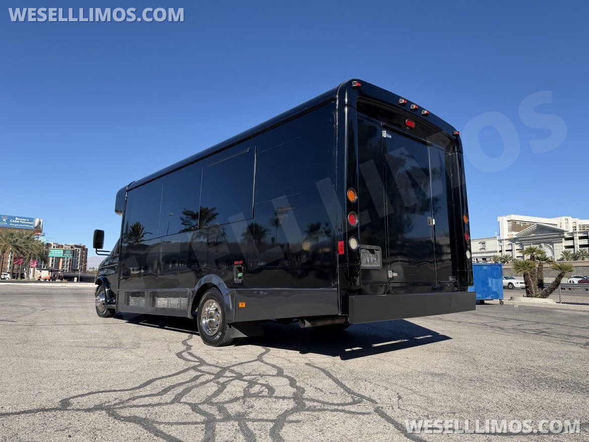 Photo of Limo Bus for sale: 2006 Ford E-450 by Executive Coach Builder