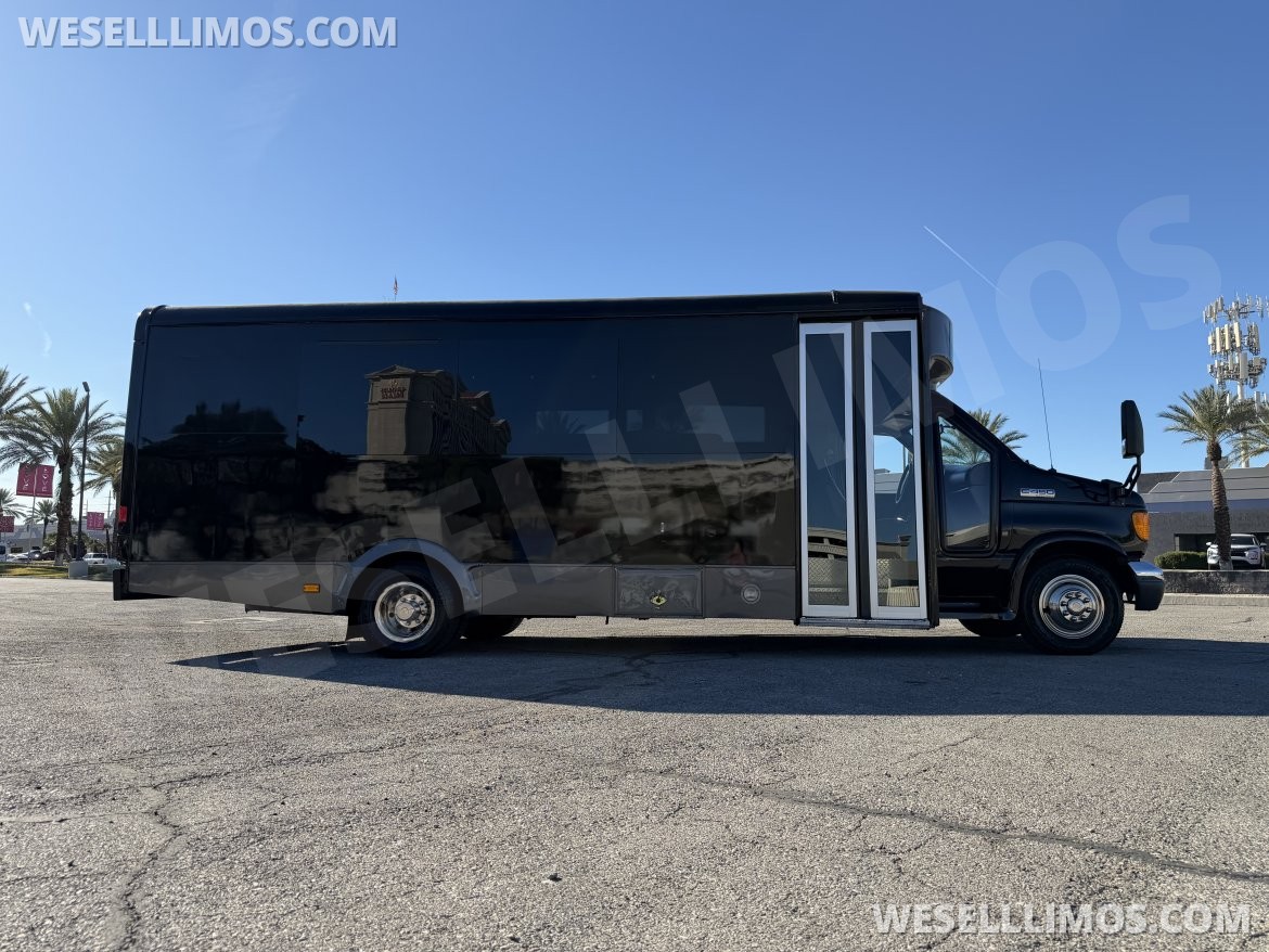 Photo of Limo Bus for sale: 2006 Ford E-450 by Executive Coach Builder