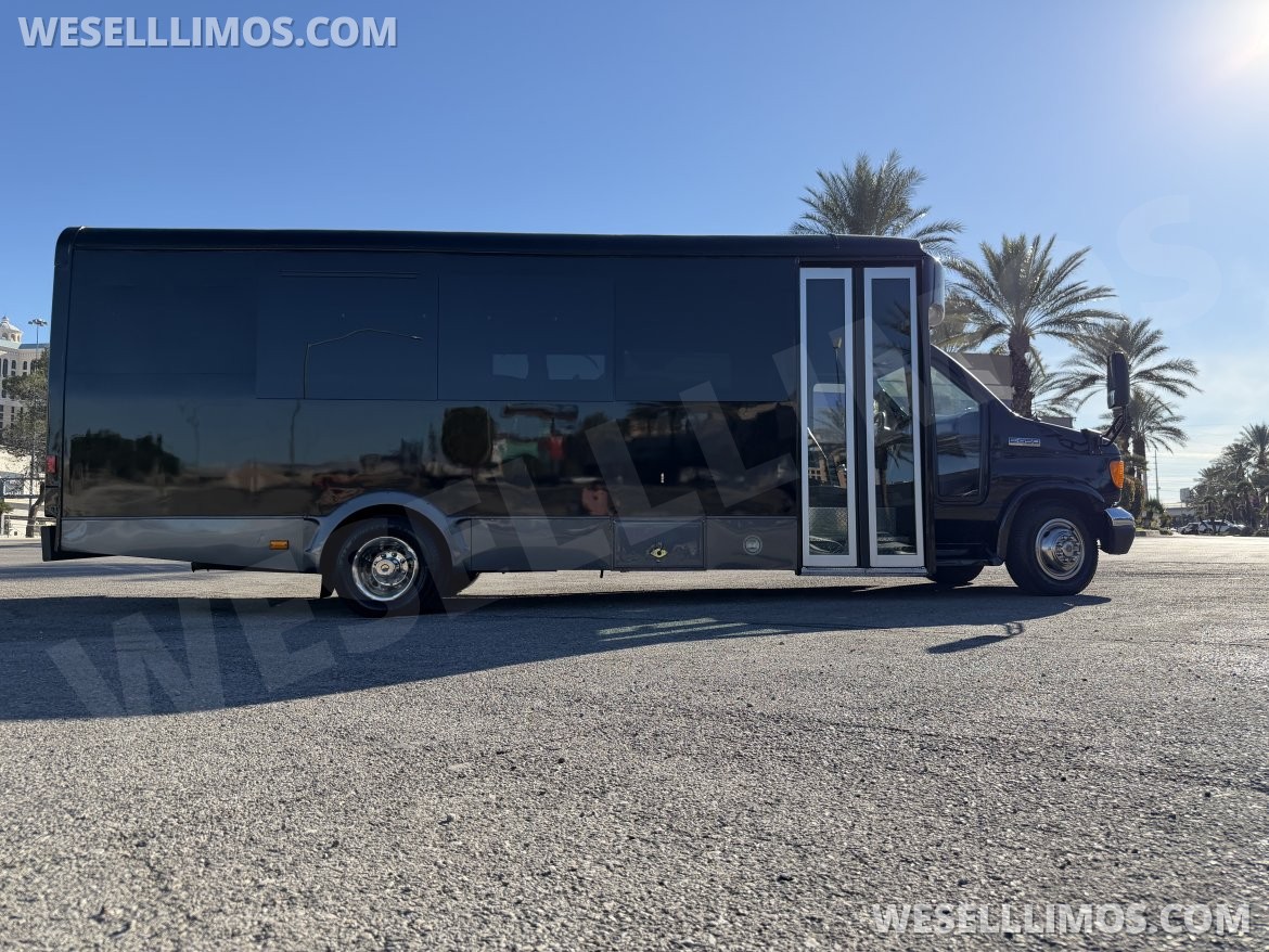 Photo of Limo Bus for sale: 2006 Ford E-450 by Executive Coach Builder
