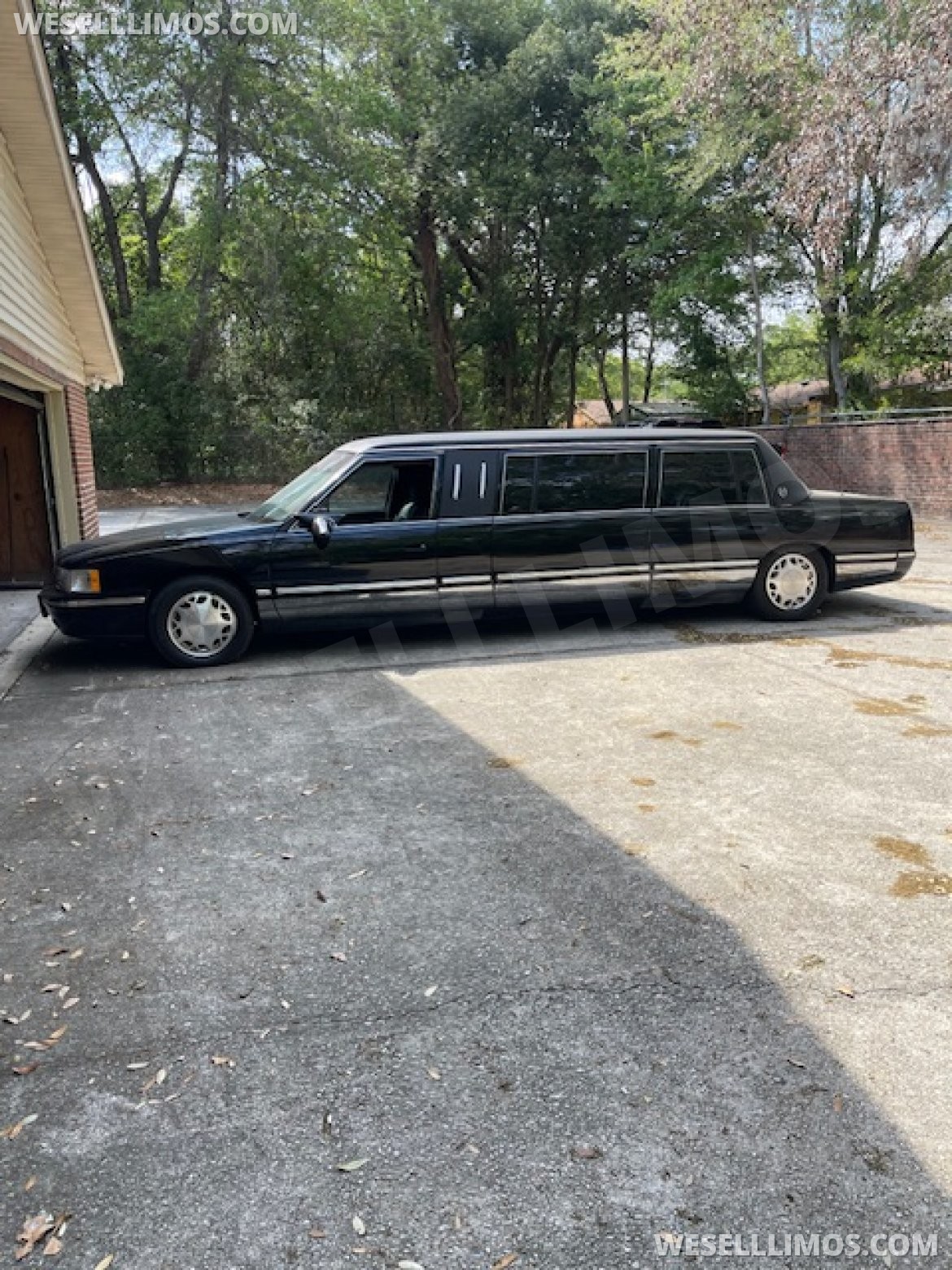 Limousine for sale: 1999 Cadillac DeVille 22"