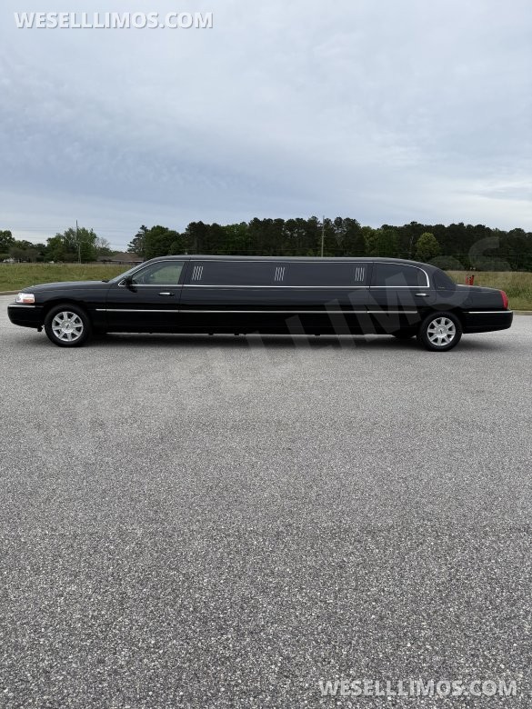 2007 Lincoln Super stretch Limousine for Sale in Daphne, AL - Photo 2